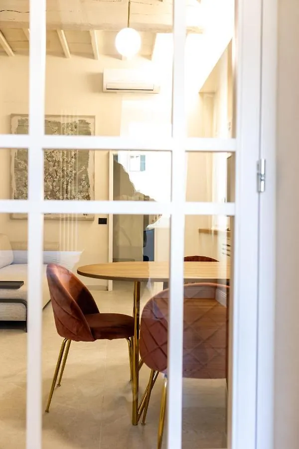 Leovinci Rooms Florence Italy